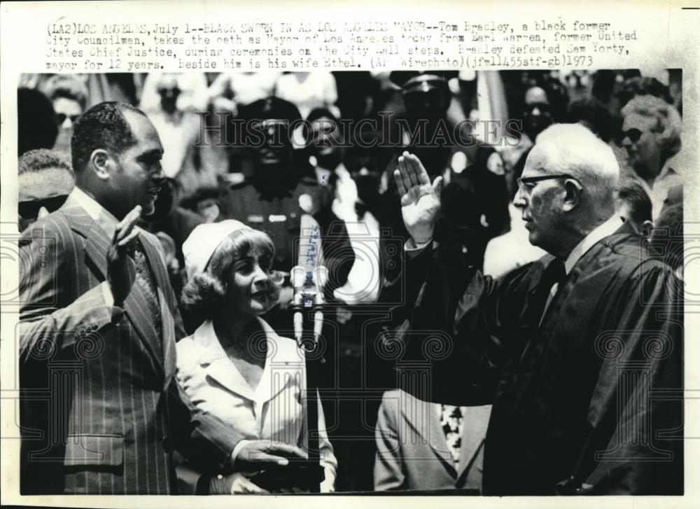 1973 Wire Photo Tom Bradley Takes the Oath at City Hall - cvw00011 - Historic Images