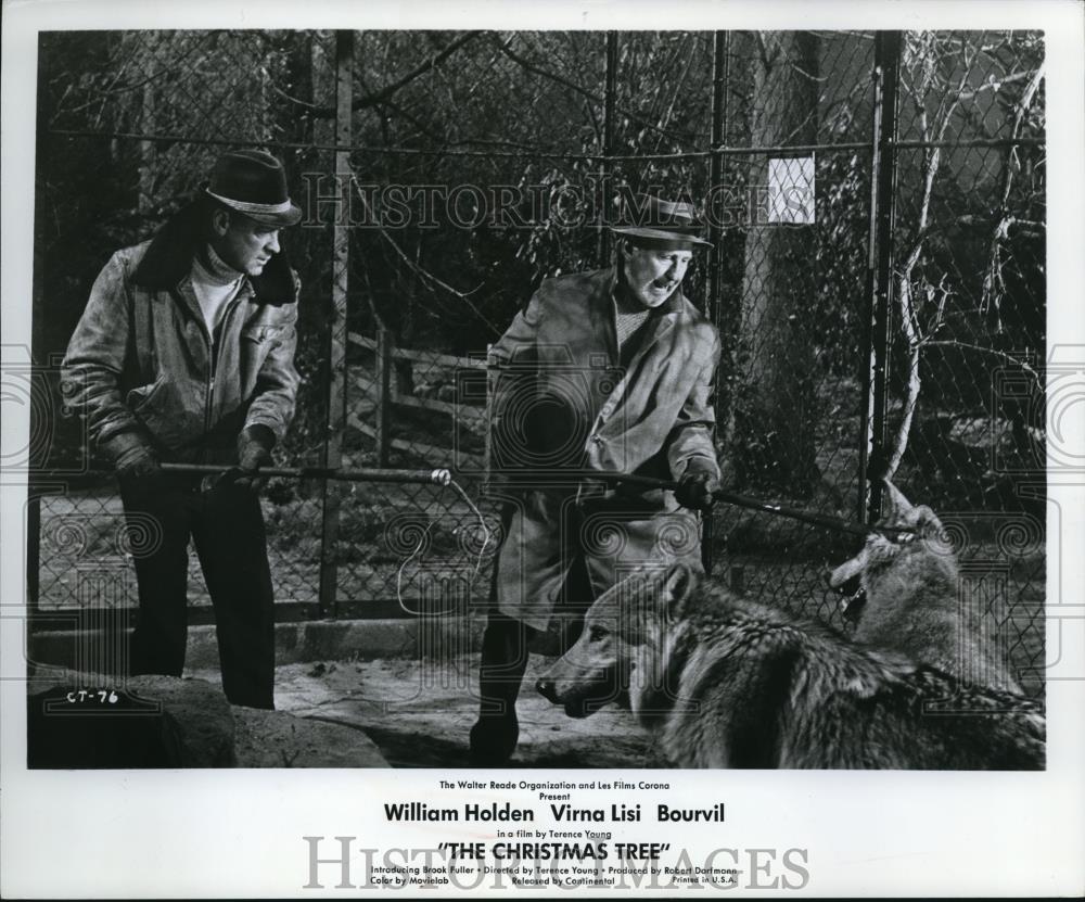 1970 Press Photo William Holden and Bourvil star in The Christmas Tree - Historic Images