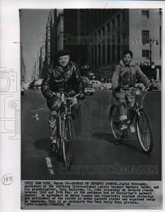 1958 Wire Photo David Dubinsky, president of the striking International Ladies - Historic Images