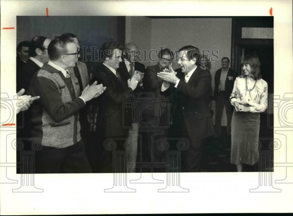 1981 Press Photo Mayor George Voinivich Arrived at Victory Party for Tax - Historic Images