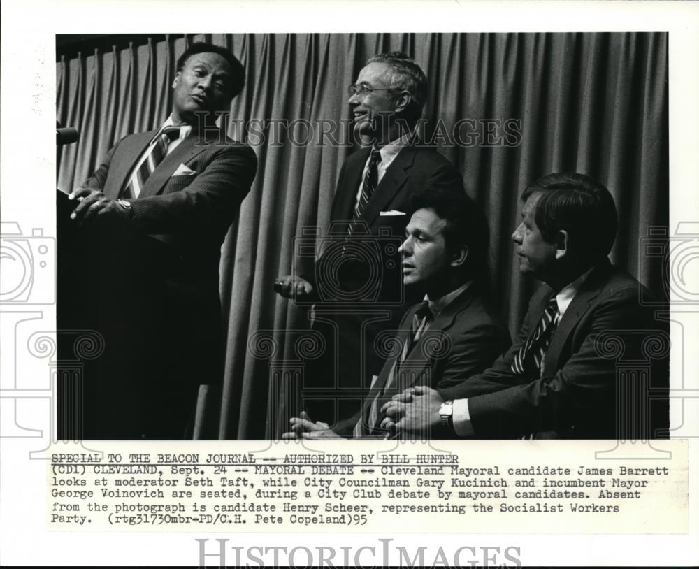 1985 Wire Photo Cleveland Mayoral candidate James Barrett with moderator Seth - Historic Images