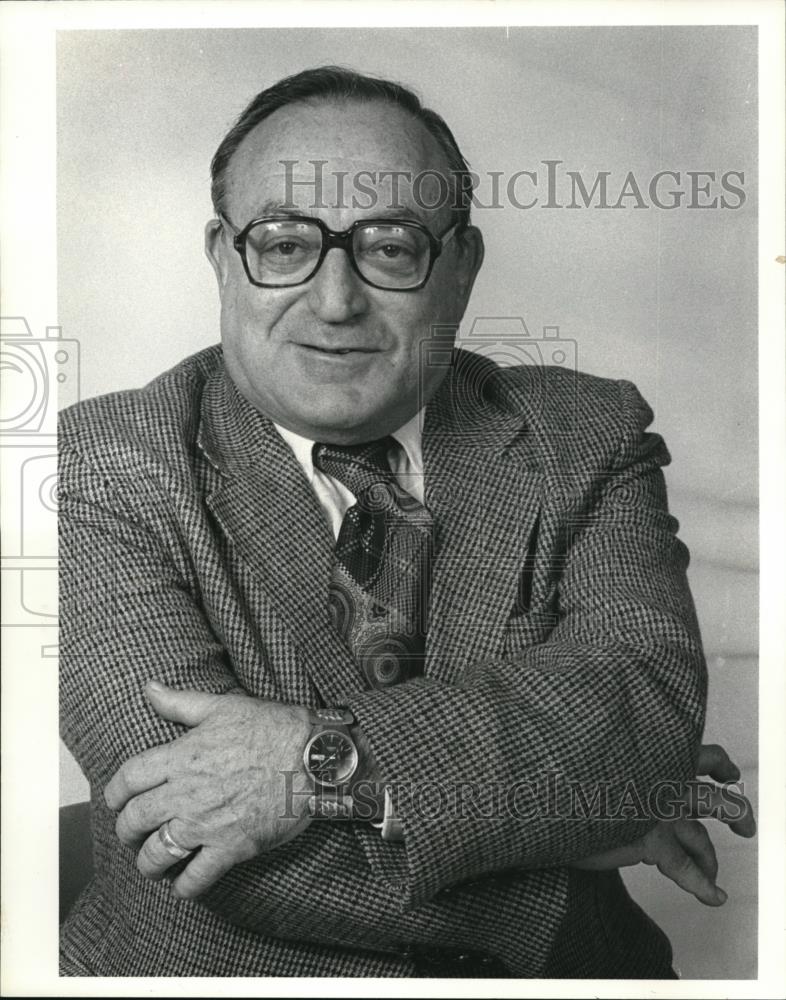 1982 Press Photo Inc Magazine Editor Milton Stewart - cva44255 - Historic Images