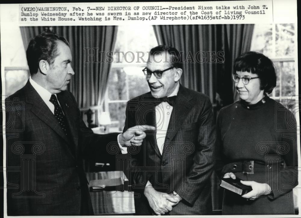 1973 Wire Photo President Nixon talks with John T. Dunlop after he was sworn - Historic Images