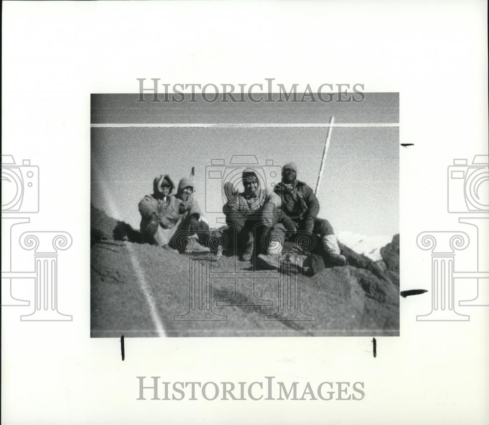 1986 Press Photo Author James Sopko, waves atop Mount Kilimanjaro  - cva48689 - Historic Images