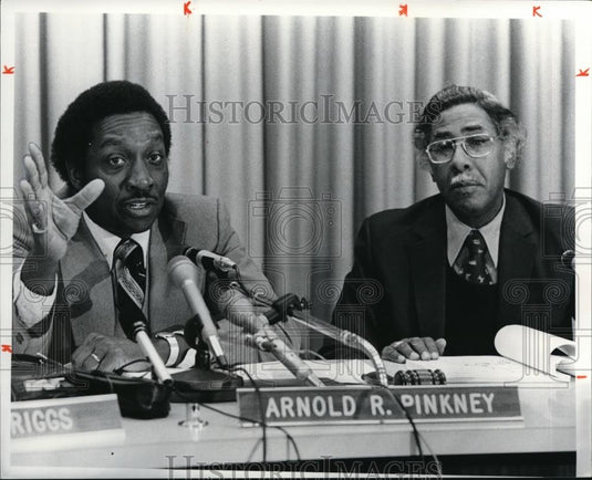 1977 Press Photo Arnold Pinkney & James Tanner at press conference - cva43914 - Historic Images