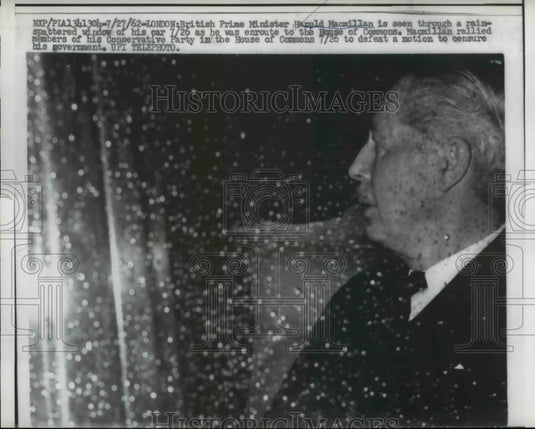 1962 Press Photo Harold Macmillan British Minister spattered window of his car. - Historic Images