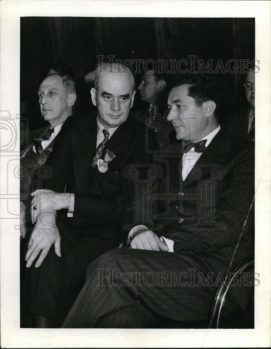 1942 Press Photo Phil Murray and Mayor Frank Lausche (R) - nee60331 - Historic Images