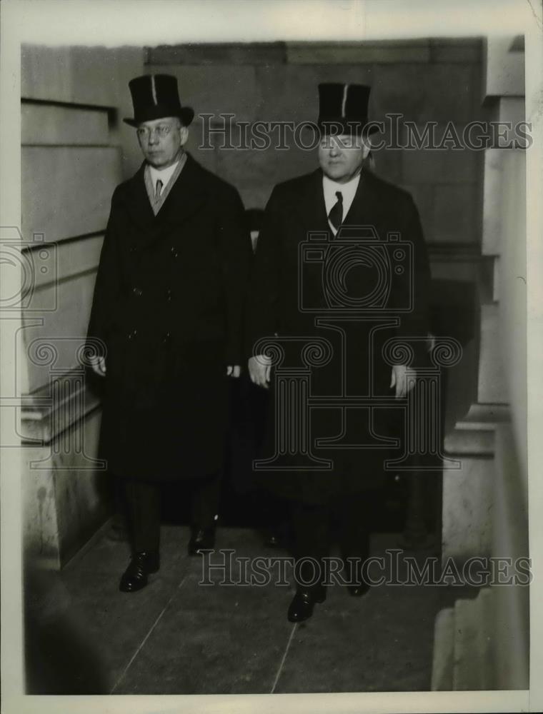 1930 Press Photo President Hoover with on of his secretaries Walter Newton - Historic Images