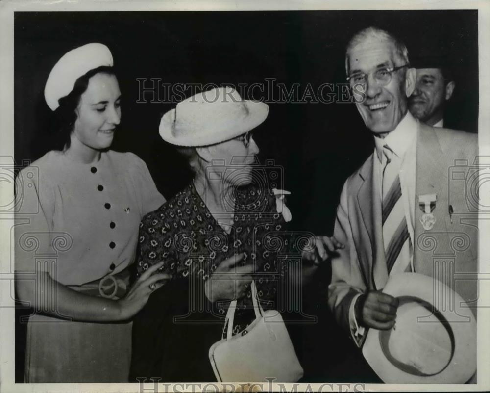1939 Press Photo Francis E Townsend with Mrs Townsend - nee50683 - Historic Images