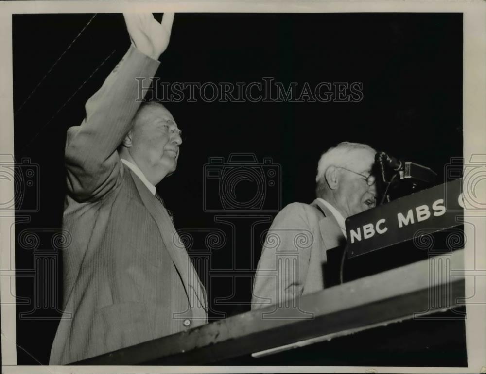 1936 Press Photo Convention Chairman Bertrand Shell (l) trys to restore order - Historic Images
