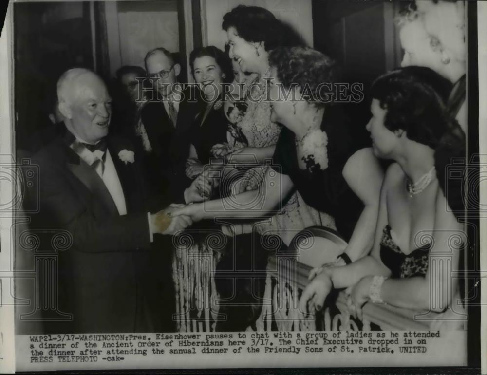 1954 Press Photo Washington DC President Eisenhower &amp; order of Hibernians dinner - Historic Images