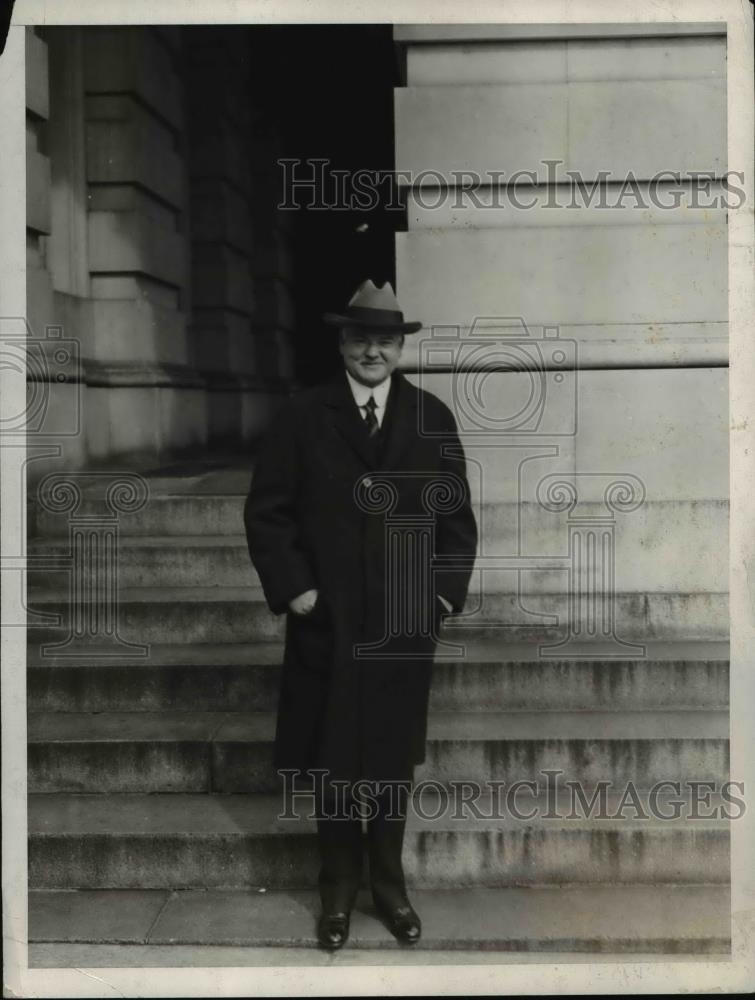 1928 Press Photo Secretary of Commerce Herbert Hoover Leaving Capitol - Historic Images