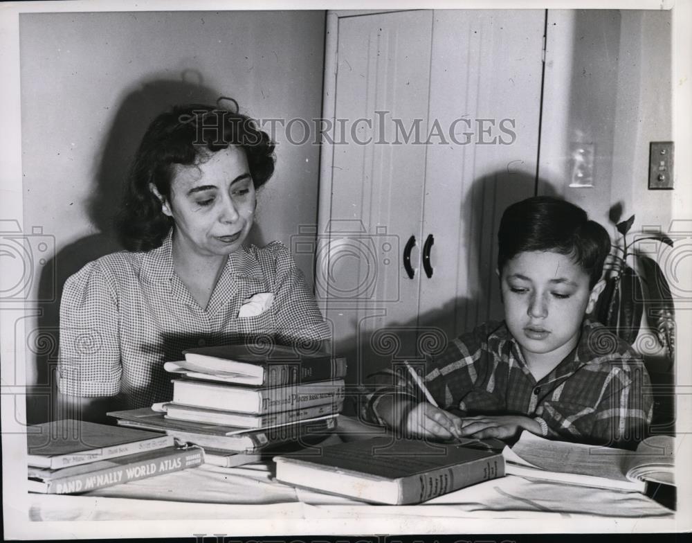 1948 Press Photo Mrs Daniel Jenson &amp; Son Gilbert Teaching Him at Home - Historic Images