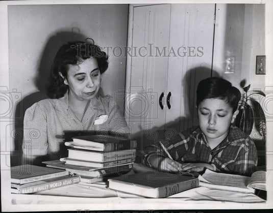 1948 Press Photo Mrs Daniel Jenson & Son Gilbert Teaching Him at Home - Historic Images