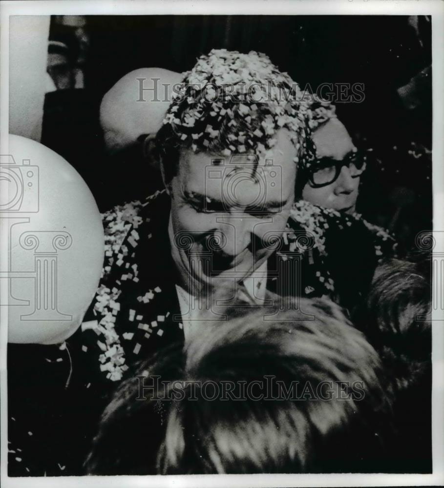 1972 Press Photo Maine Governor Edmund S. Muskie Covered in Confetti - nee65398 - Historic Images