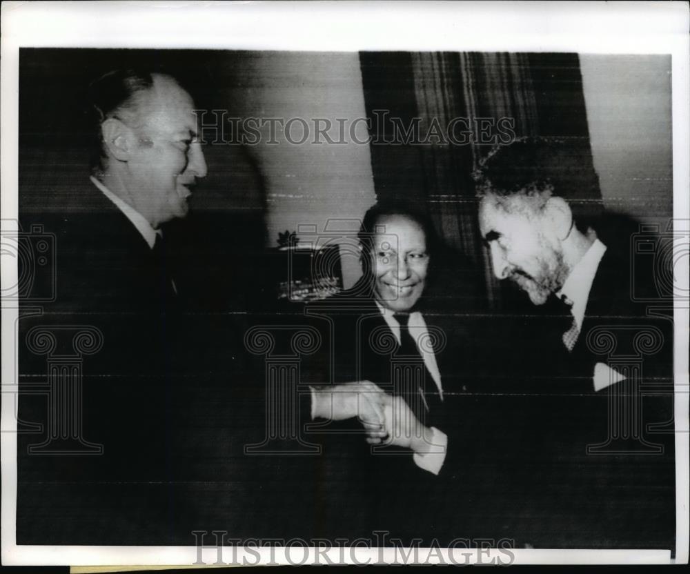 1970 Press Photo Addis Abada Secy of State Wm Rogers greeted by Emperor - Historic Images