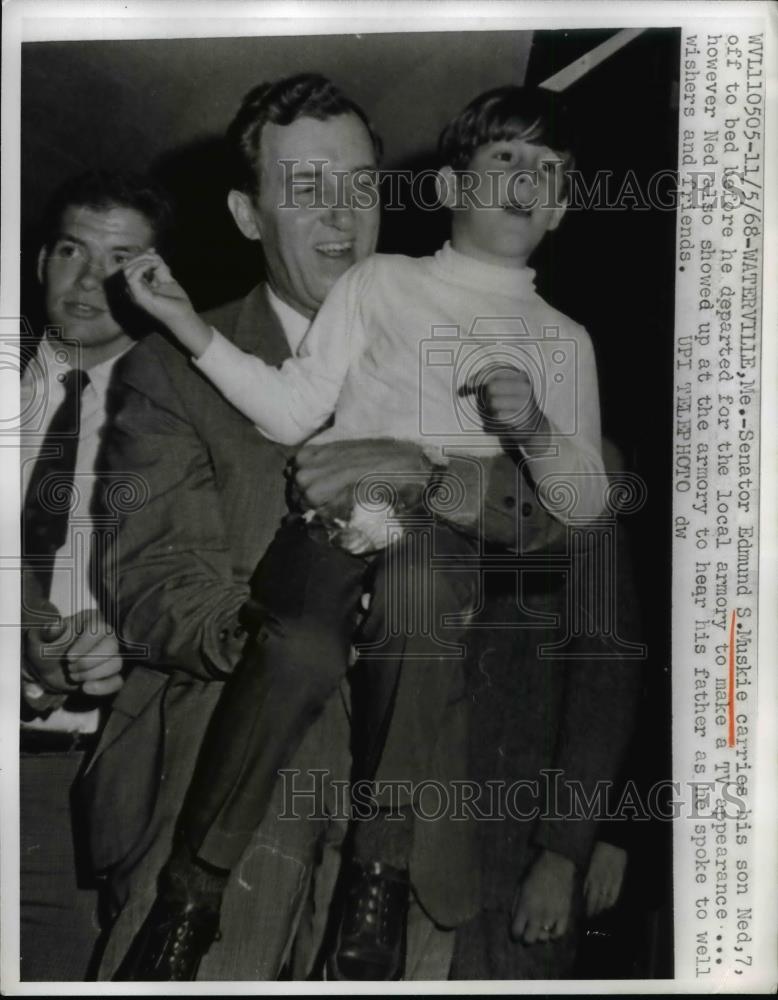 1968 Press Photo Waterville Me Senator Edmund Muskie carries son Ned off to bed. - Historic Images