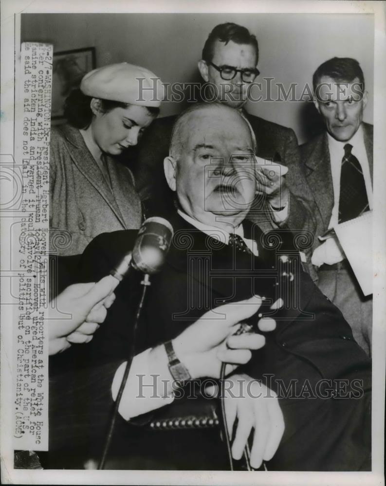 1951 Press Photo Former President Hoover talks with reporters at White House. - Historic Images