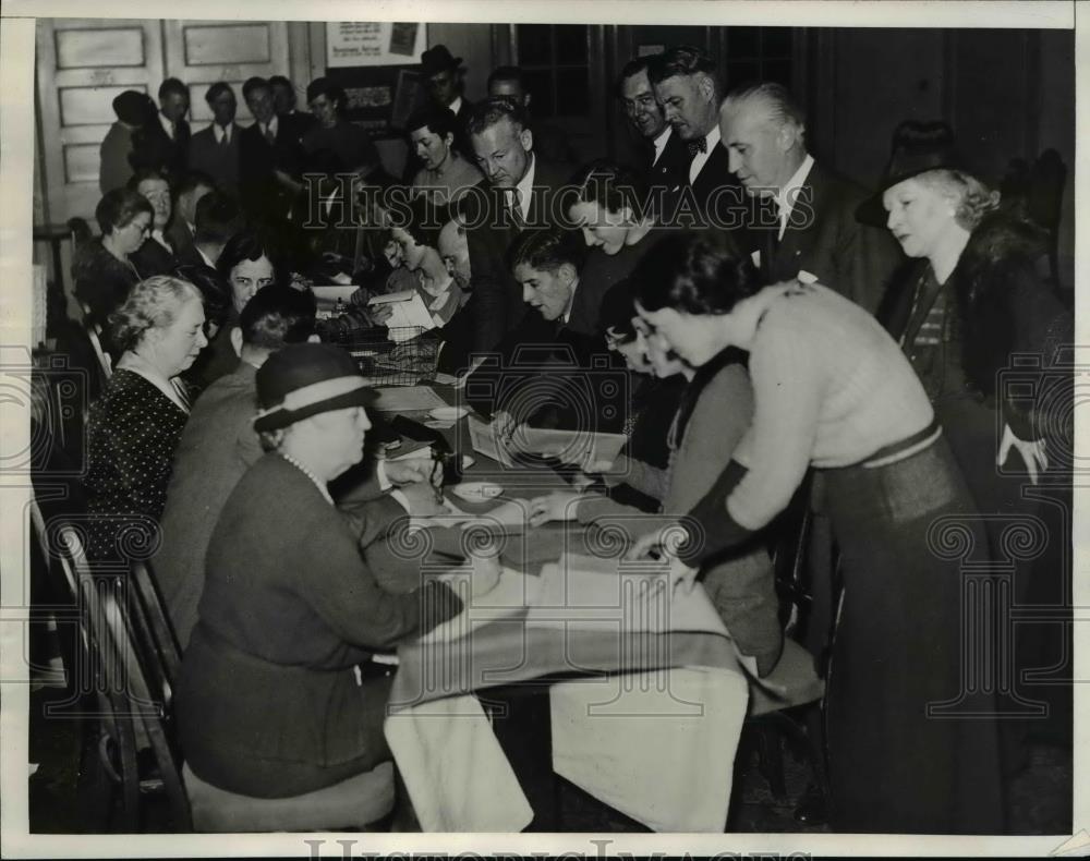 1934 Press Photo Absentee Voters Democratic national Headquarters - Historic Images