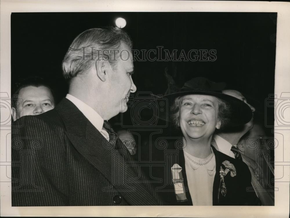 1940 Press Photo Philadelphia governor John Bricker with Mrs Alice Donsworth - Historic Images