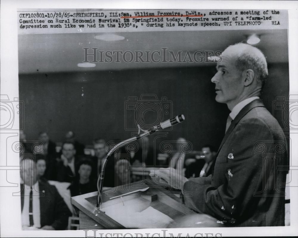 1965 Press Photo Wisconsin Senator William Proxmire Speech Springfield Illinois - Historic Images