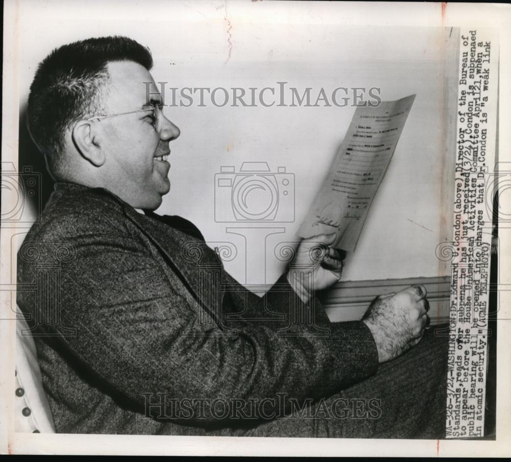 1948 Press Photo Dr. Edward U Condon reads over subpoena he just received. - Historic Images