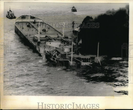 1970 Press Photo Liberian Tanker Pacific Glory and Allegro Collide Isle of Wight - Historic Images