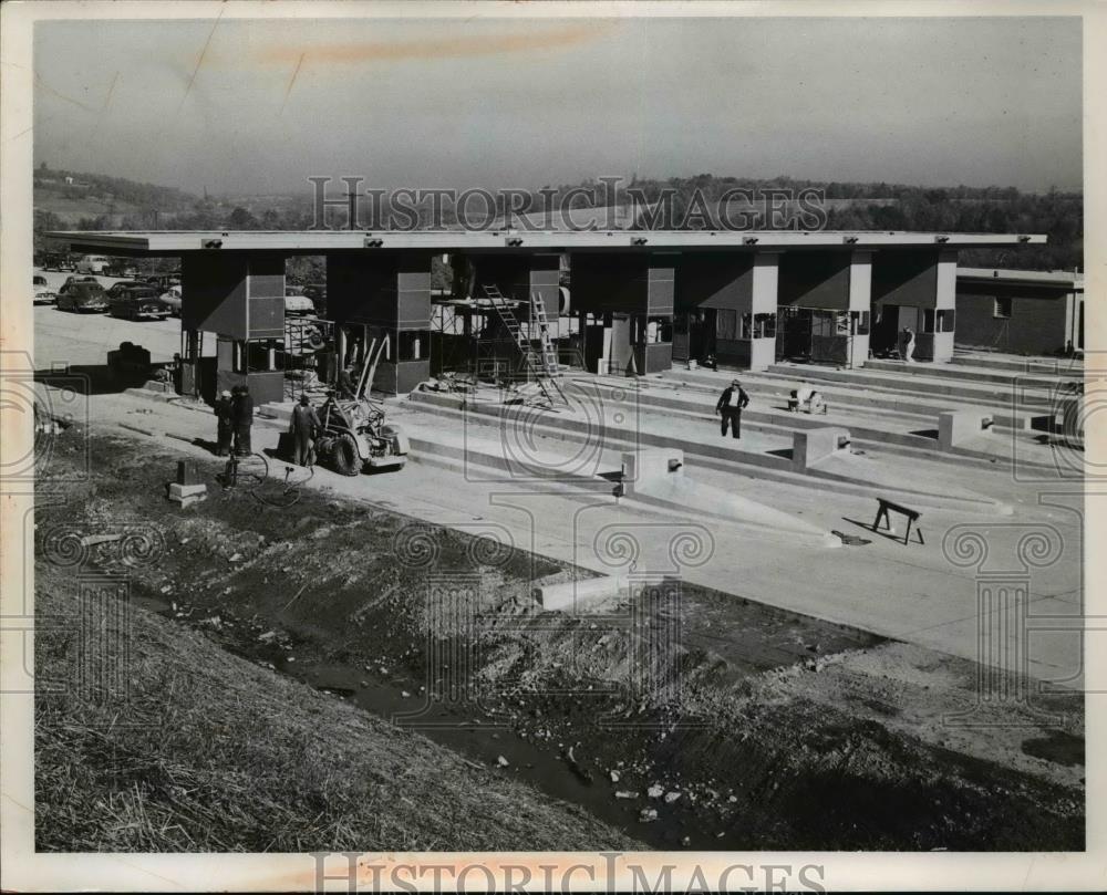 1954 Press Photo Eastgate Toll Plaza of Ohio Turnpike. - Historic Images