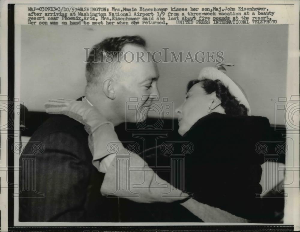 1959 Press Photo Mrs. Mamie D. Eisenhower and son Maj. John Eisenhower. - Historic Images