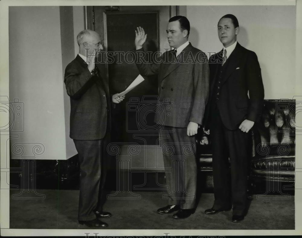 1933 Press Photo Richard J. Spencer sworn in as Asst, Commissioner of Patents. - Historic Images