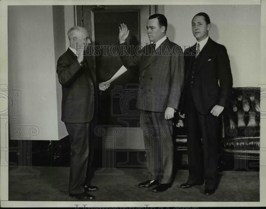 1933 Press Photo Richard J. Spencer sworn in as Asst, Commissioner of Patents. - Historic Images