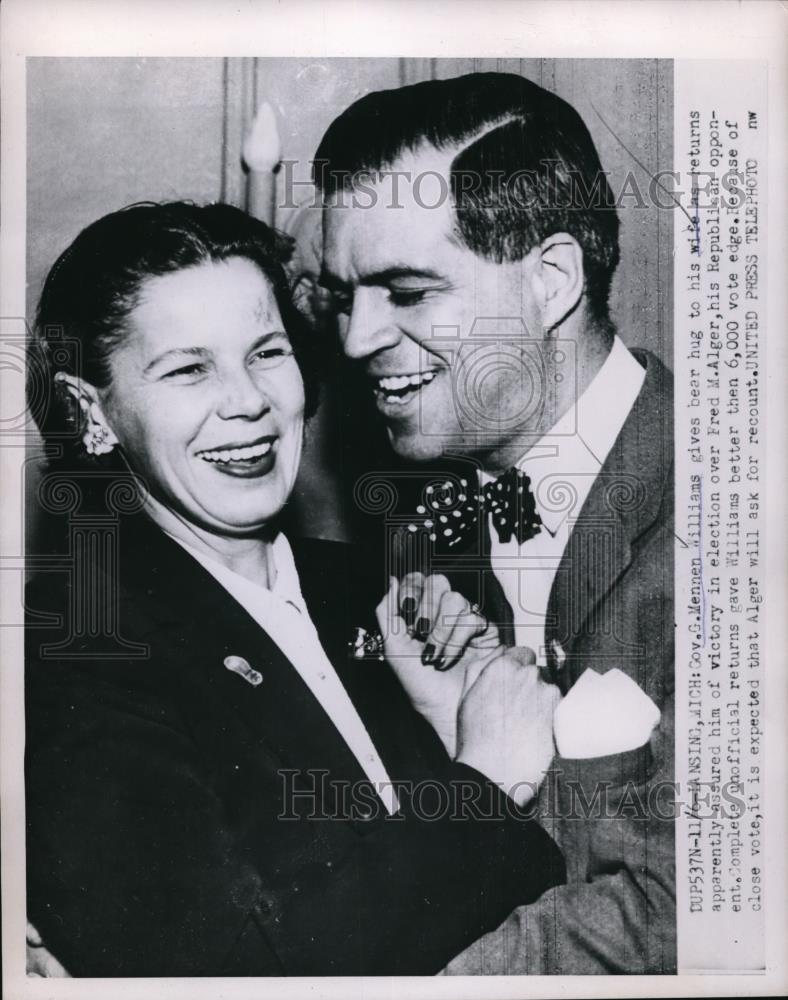 1952 Press Photo Gov Mennen Williams and Wife in Lansing, Michigan - Historic Images