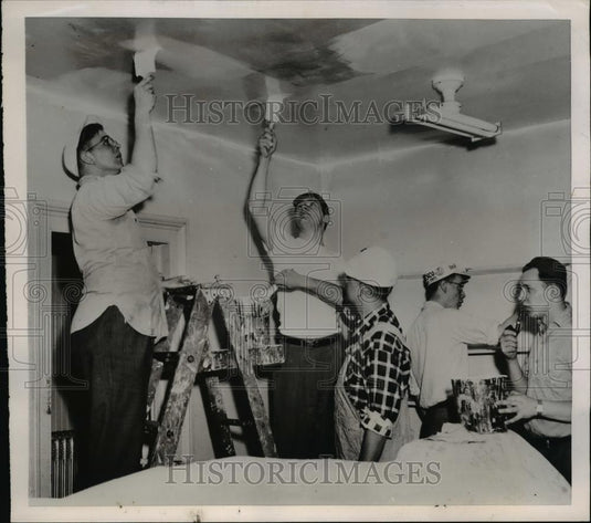 1952 Press Photo Orange New Jersey, Sigma Gamma Phi Fraternity Paint YMCA. - Historic Images