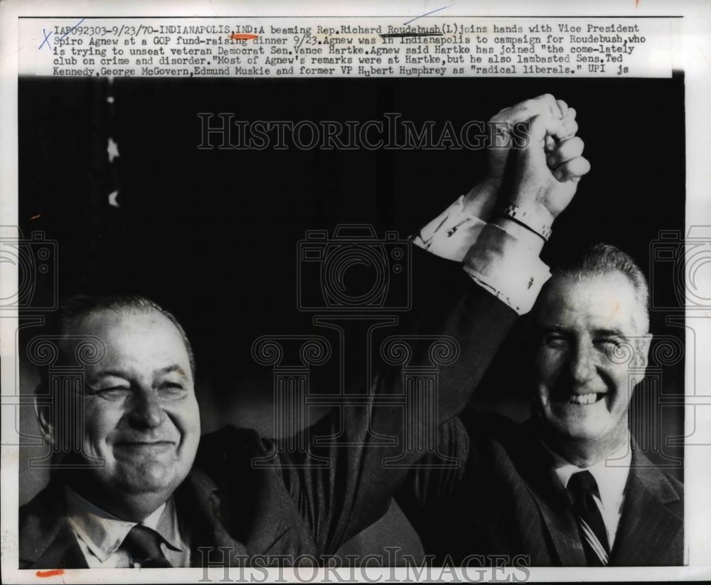 1970 Press Photo Indianapolis Rep Richard Roudebush joins hands with VP Agnew - Historic Images