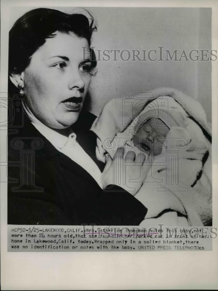 1953 Press Photo Lakewood Calif Mrs Catherine Thompson &amp; baby found in car - Historic Images