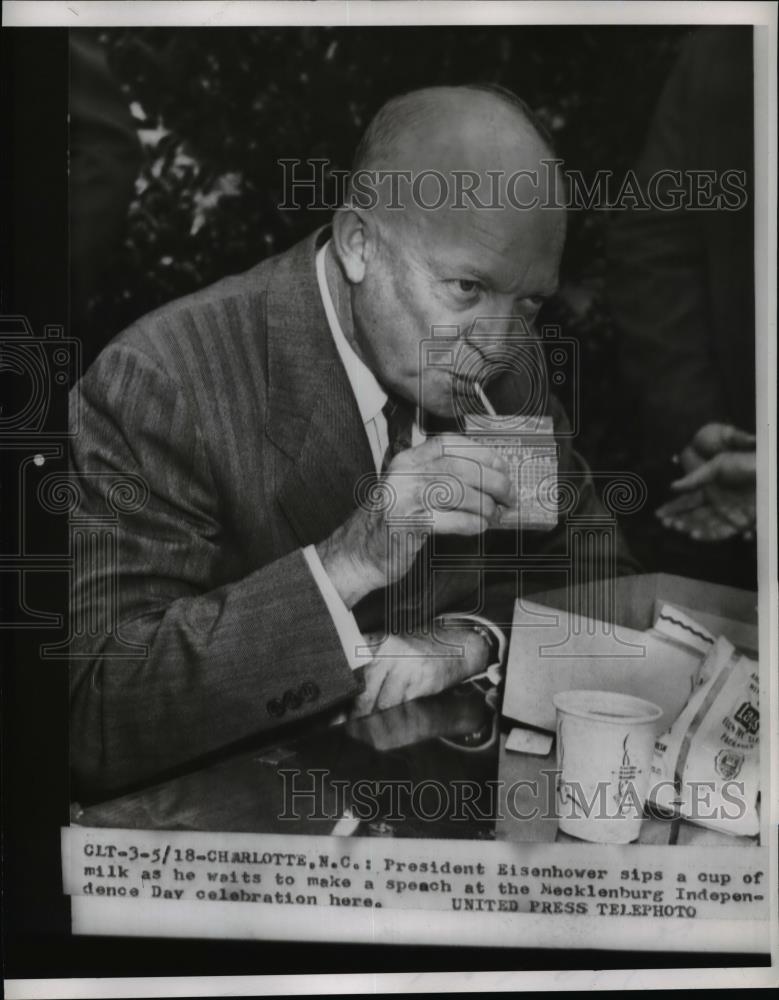 1953 Press Photo President Eisenhower at Charlotte NC to give a speech - Historic Images