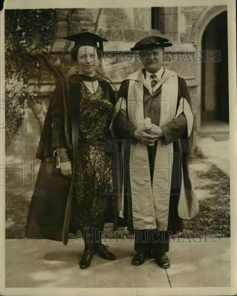1931 Press Photo Helen Taft Manning & Roscoe Pound in College grad robes - Historic Images