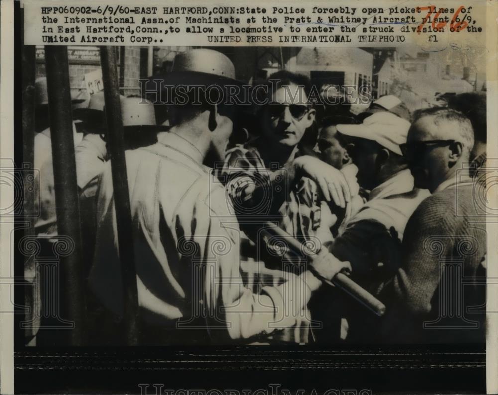 1960 Press Photo Police Open Picket Lines at Pratt Whitney Aircraft Plant - Historic Images