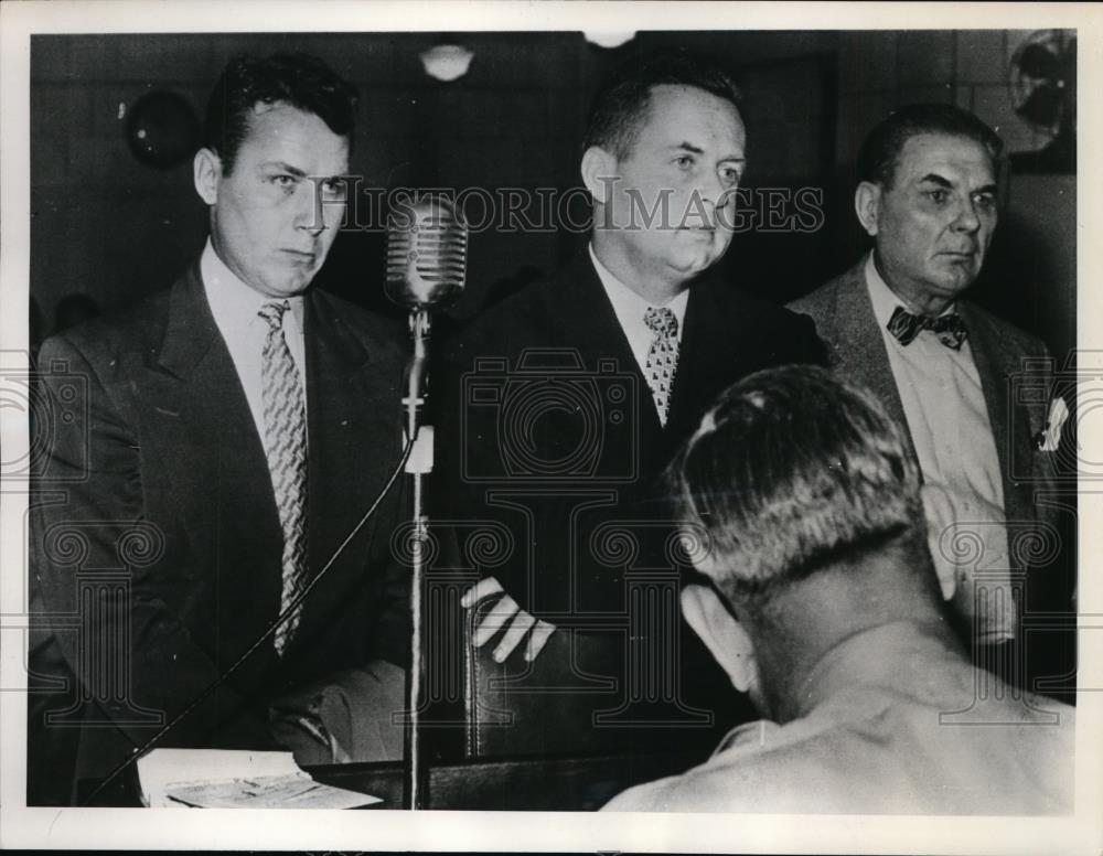 1952 Press Photo Detroit Robert E Doomer,left, and William F Dommer in Court - Historic Images