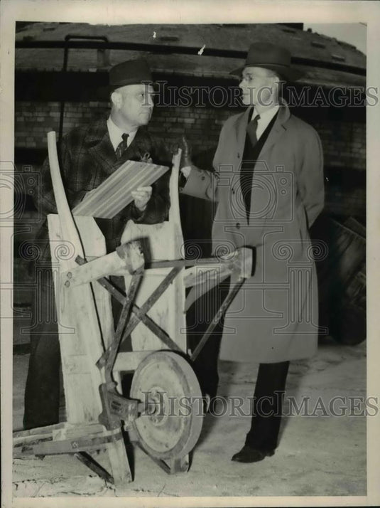 1946 Press Photo Mayor Frank Hensley(L) & Chamber Commerce B. Dunavant - Historic Images