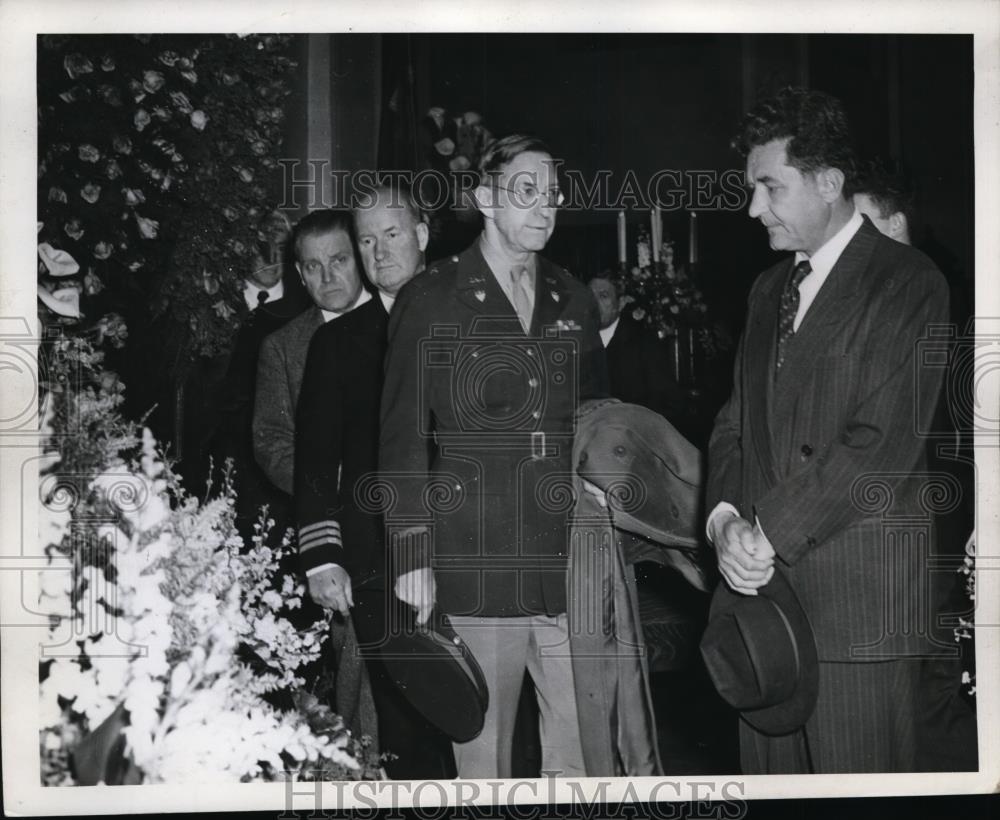 1946 Press Photo Governor Lausche, General Donald Pancoat &amp; Commander Henderson - Historic Images