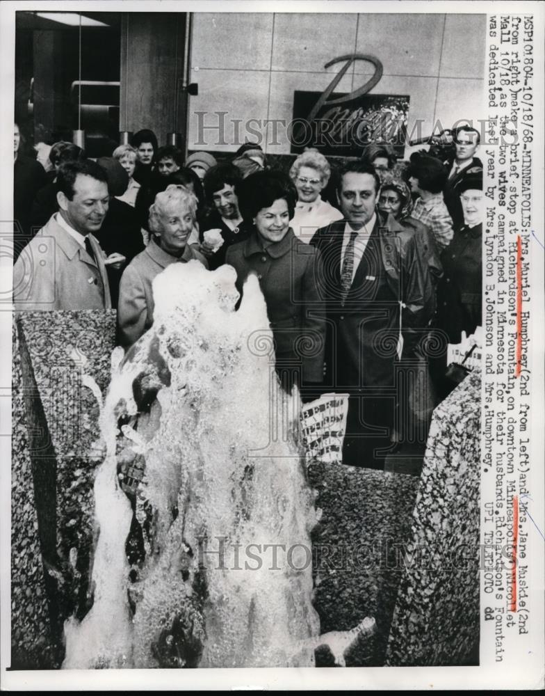 1968 Press Photo Mrs. Muriel Humphrey And Mrs. Jane Muskie - Historic Images