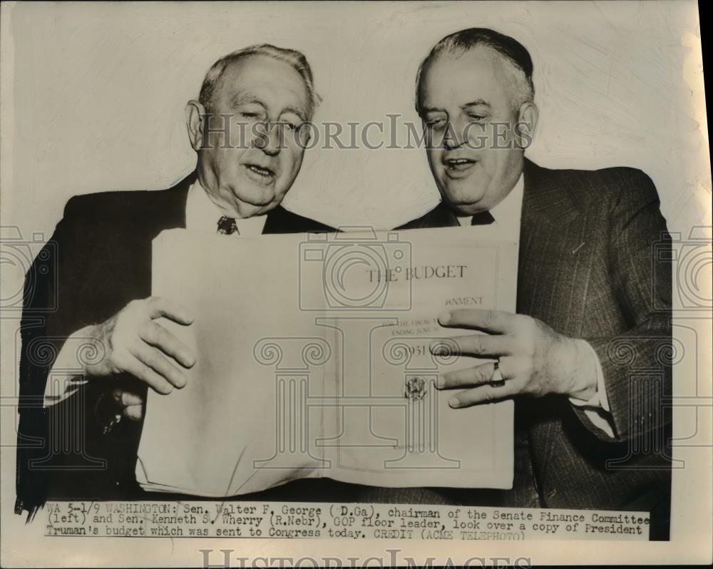 1950 Press Photo Senators Walter George and Kenneth Wherry look over budget - Historic Images