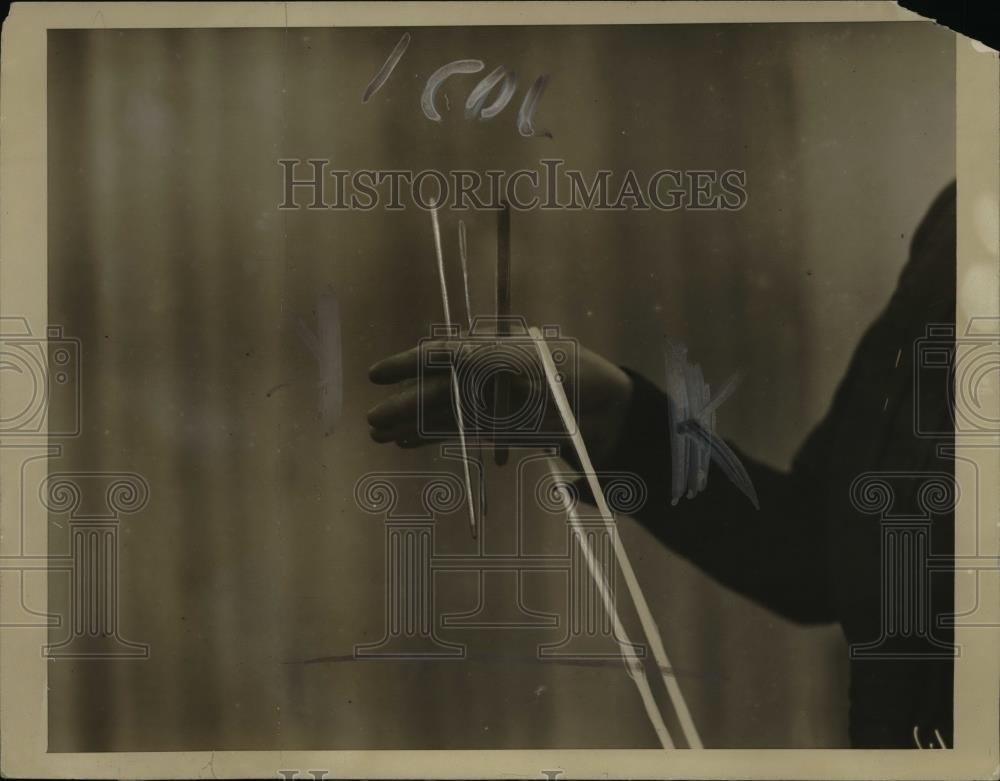 1918 Press Photo Fad in the way of making fine Belgium Lace brought to America. - Historic Images