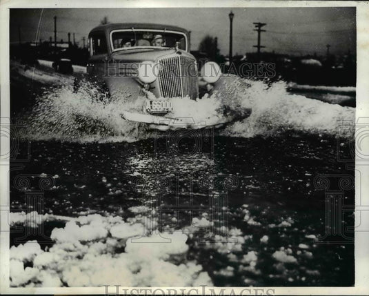 1935 Press Photo Water Rises in Seattle After 11 Inch Snowfall - Historic Images