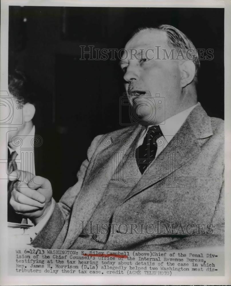 1951 Press Photo E.Riley Campbell Chief of Penal Division of Internal Revenue. - Historic Images