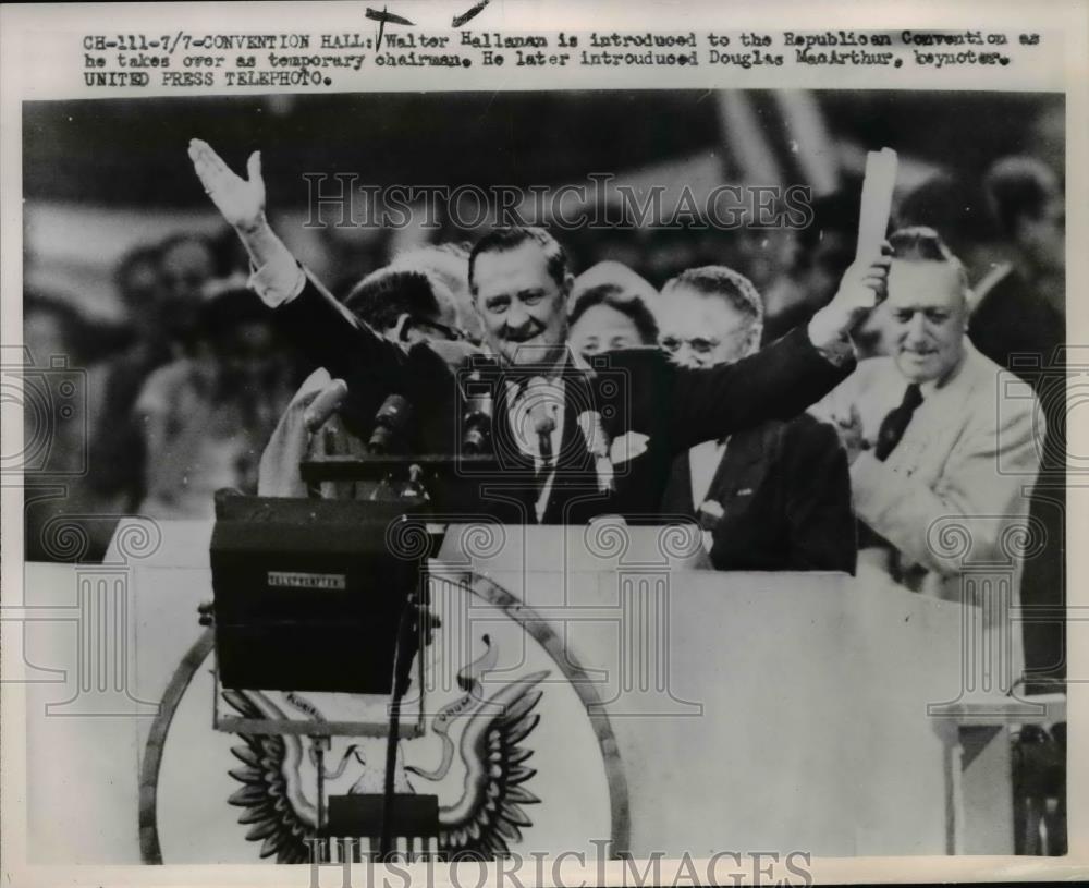 1952 Press Photo Walter Hellanan is introduced to Republican Convention. - Historic Images