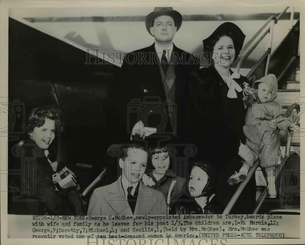 1952 Press Photo George C.McGhee, Amb. to Turkey board a plane with his Family. - Historic Images