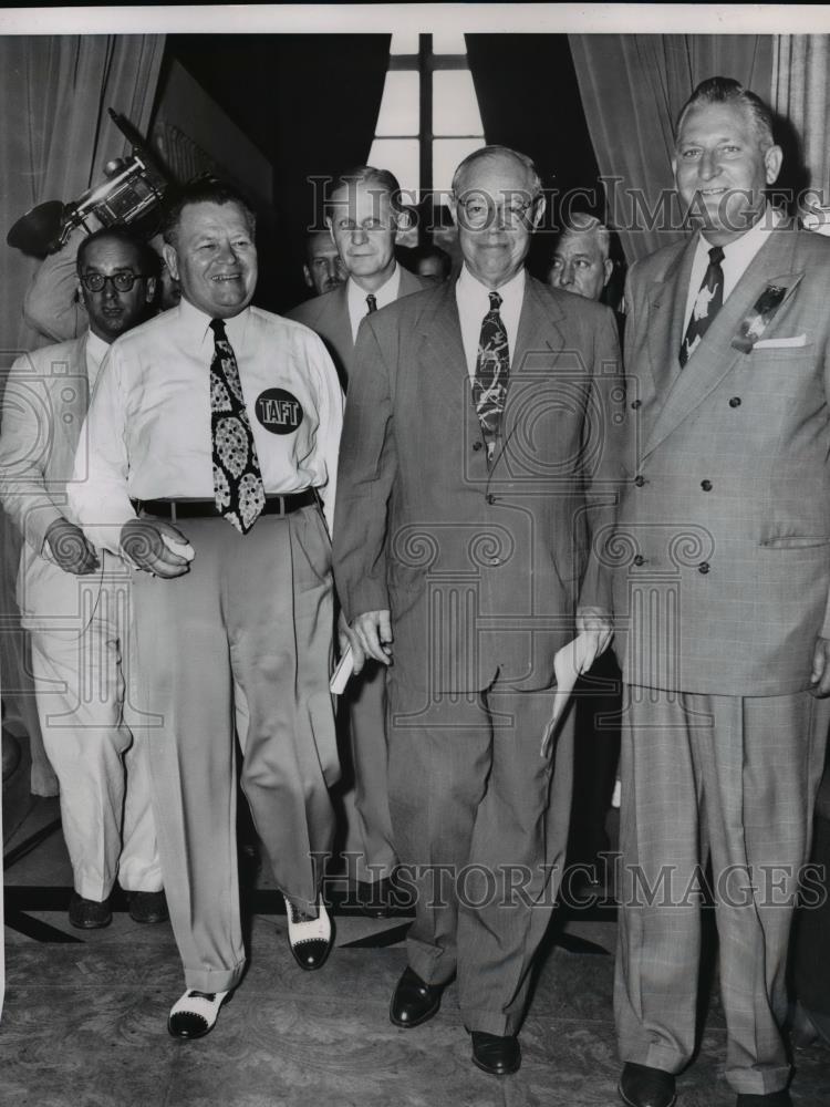 1952 Press Photo Sen. Robert A. Taft, Rep. George H. Bender, Mayor William - Historic Images