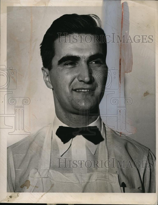 1952 Press Photo Ernest Kovach, Cleveland Pick-n-Pay Supermarket Manager - Historic Images